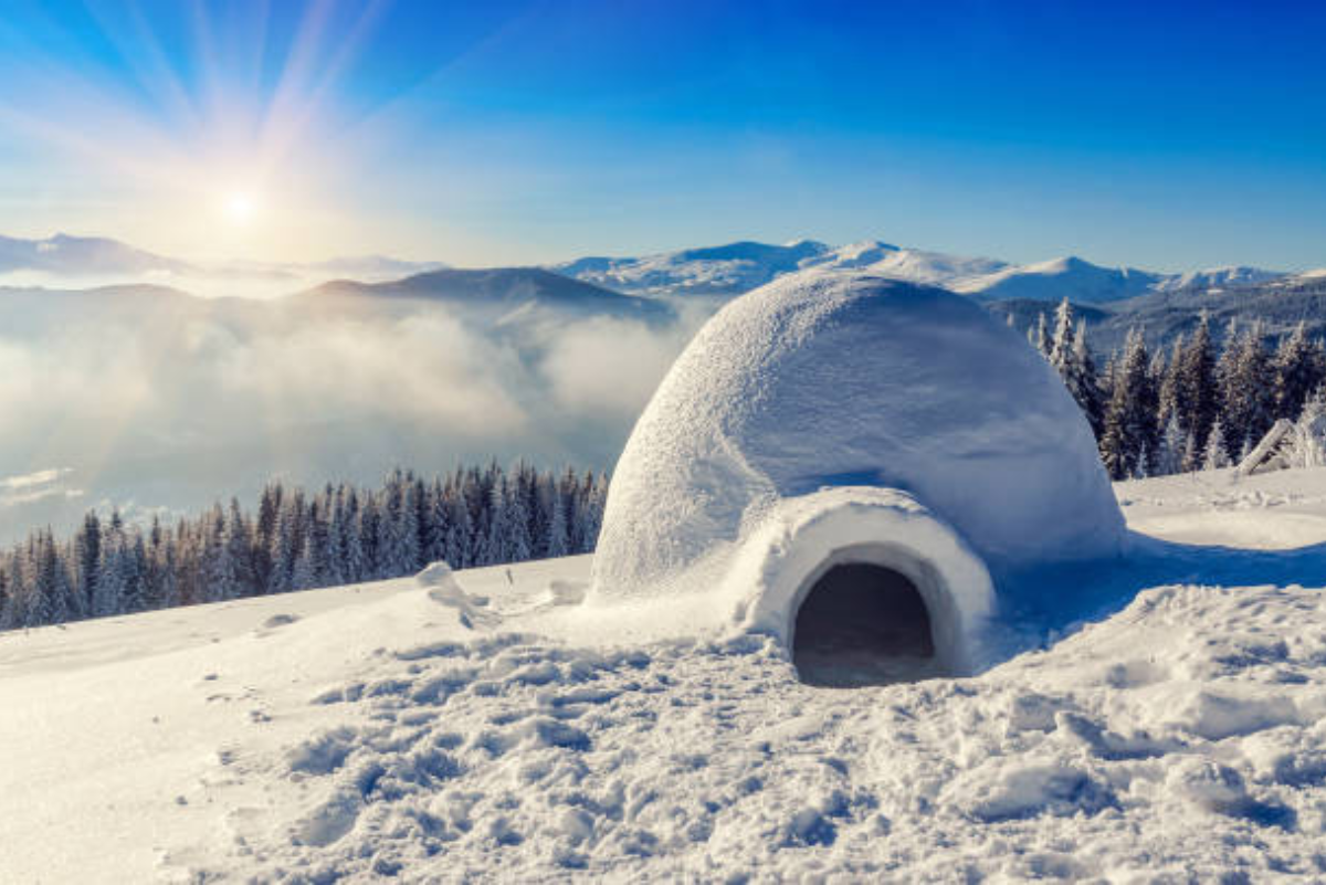 igloo dans une montagne en neigé